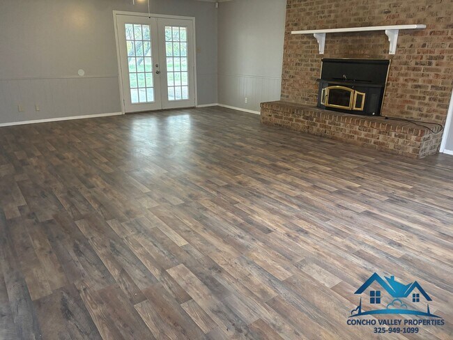 Foto del edificio - 8575 Grape Creek Rd