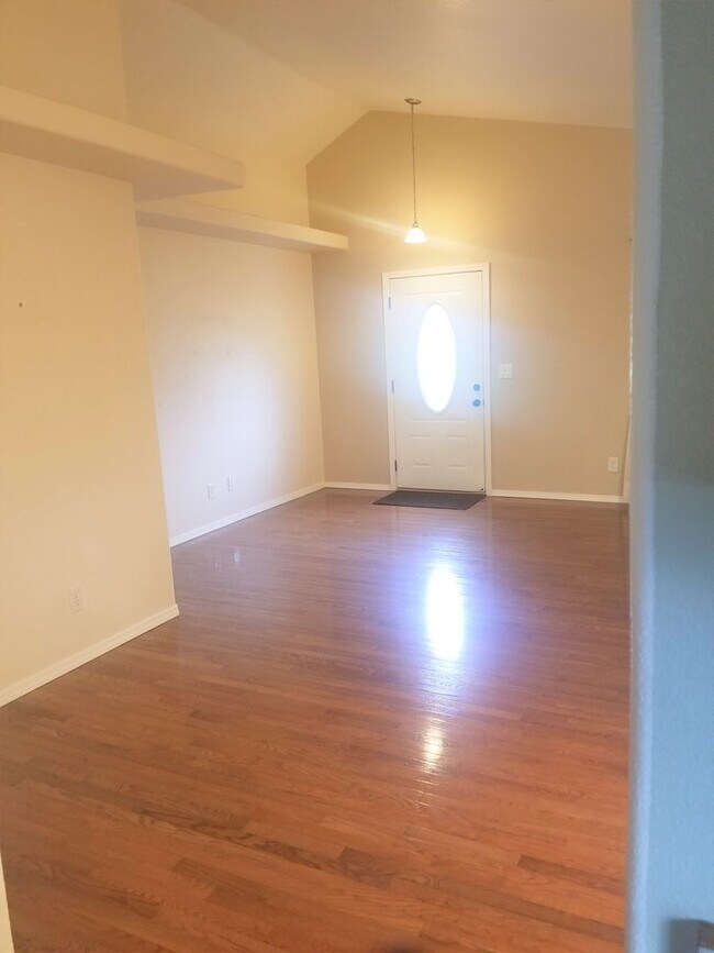Building Photo - Spacious 4 Bed, 2 Bath With Detached Studio