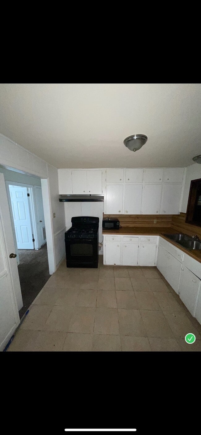 Building Photo - 3901 Woodrow Dr