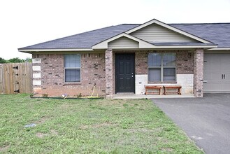 Building Photo - 17037 Loring Ln