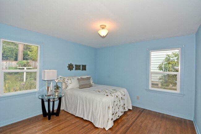 Foto del edificio - 2BR/1.75BA Wedgwood Home with Bonus Room and Large Backyard
