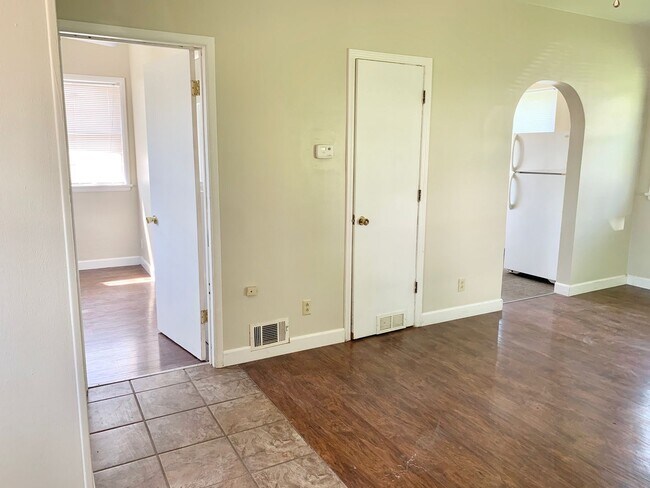 Building Photo - Stand-Alone 1 Bedroom Available August 202...
