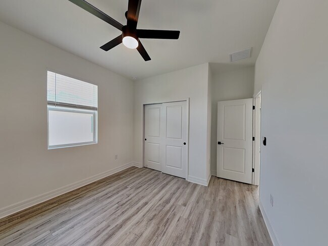 Building Photo - 16040 Galiano Ct