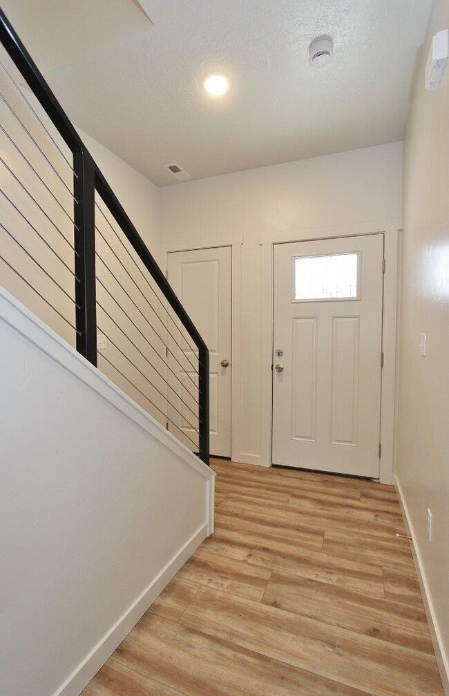 Building Photo - 504 S Utah Ave