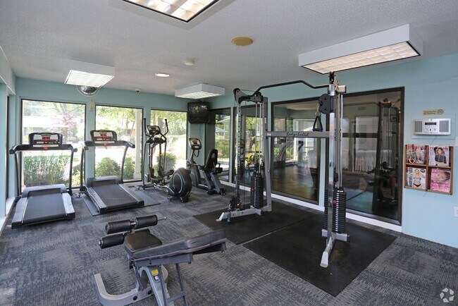 Building Photo - Spacious One Bedroom