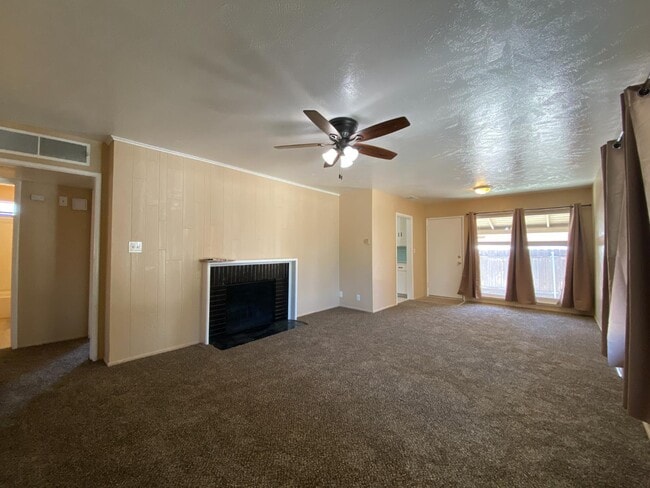 Foto del edificio - 4734 E Princeton Ave