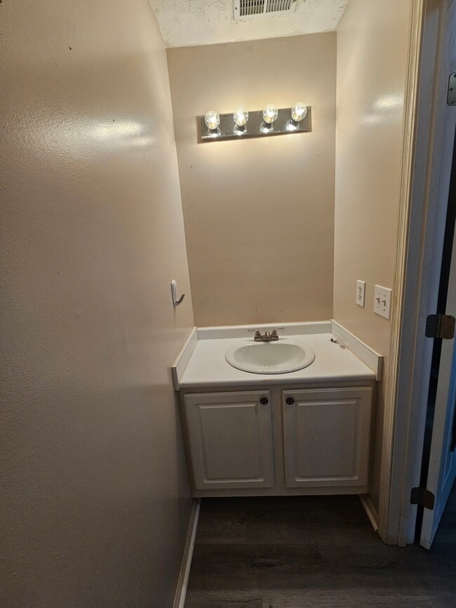Building Photo - 6737 Lagrange Dr