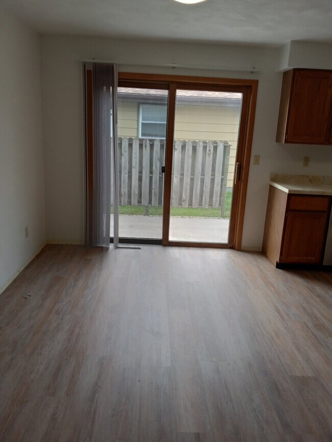 Foto del edificio - 1244 Primrose Ln