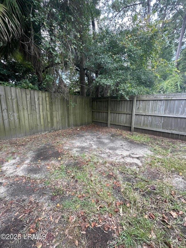 Building Photo - 8 Brindlewood Dr