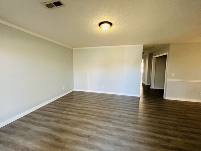 Building Photo - 4433 Torrance Dr NW