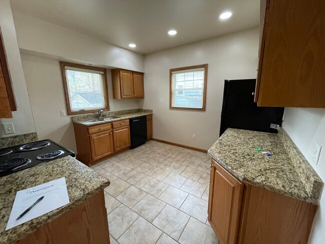 Building Photo - 806 Sybil St