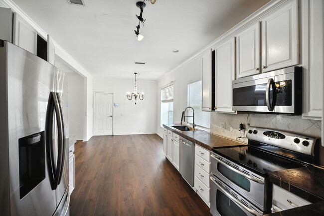 Building Photo - 6651 Canterbury Dr