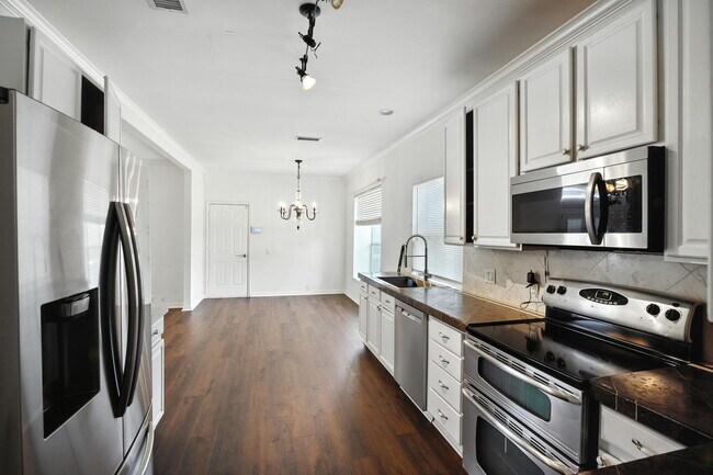 Foto del edificio - 6651 Canterbury Dr