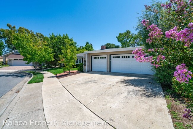 Building Photo - 4 br, 2.5 bath House - 6286 Sierra Siena Rd