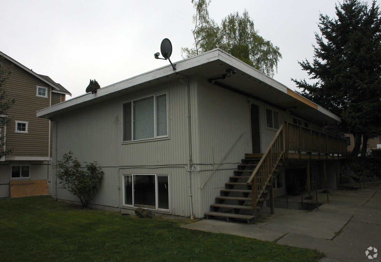 Building Photo - 10550 Midvale Ave N