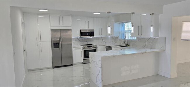 Foto del edificio - 825 NE 4th St