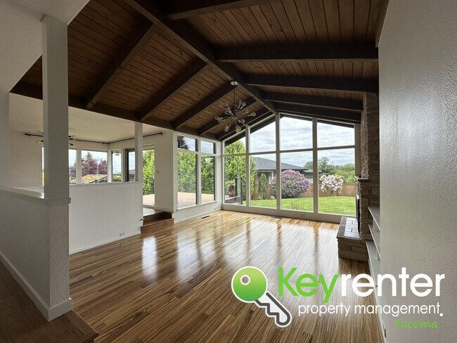 Building Photo - Beautifully Handcrafted 3 Bed 2 Bath Puyal...