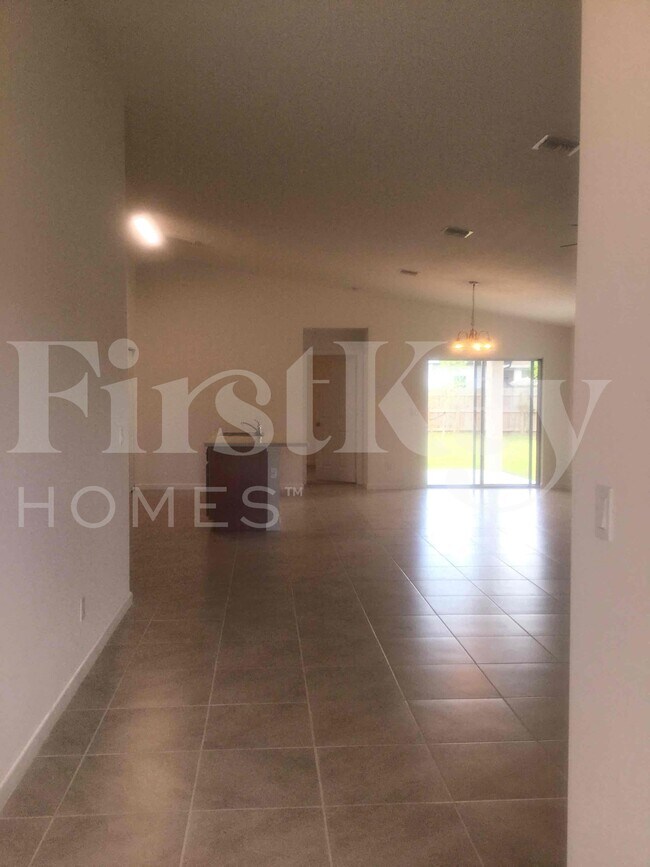 Foto del edificio - 146 SW Milburn Cir