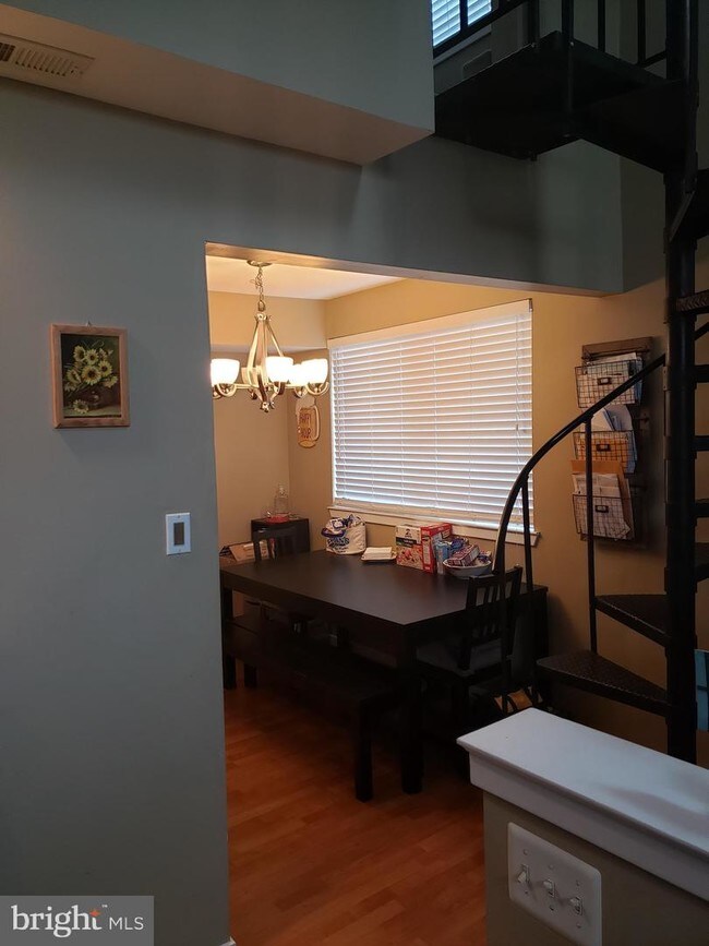 Building Photo - 1805 Roberts Way