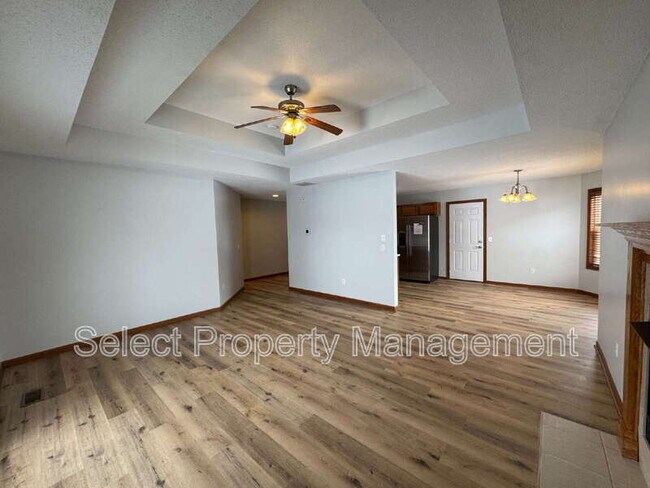 Foto del edificio - 829 Willen Ln