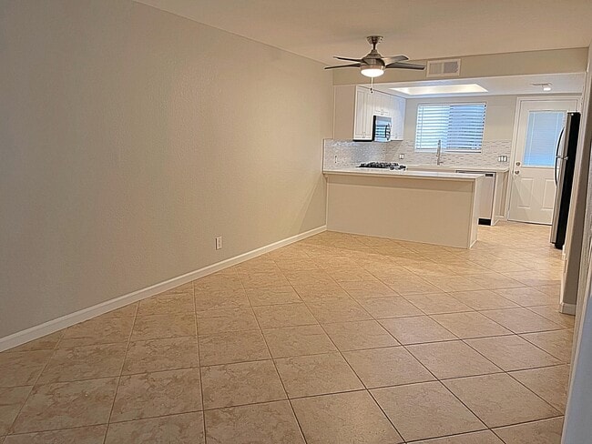 Building Photo - 456 Tava Ln