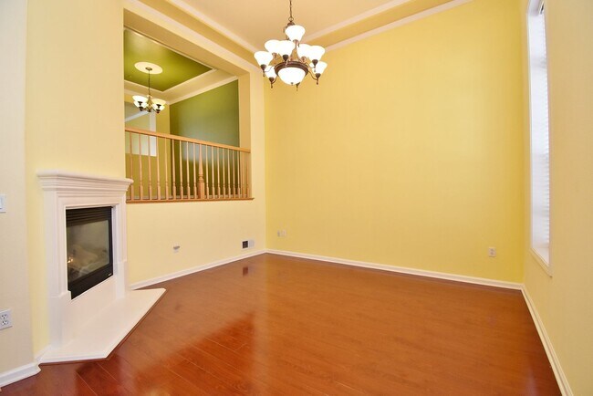 Building Photo - $3590 / 4 BR - 2120 S.F. - STUNNING EAST D...