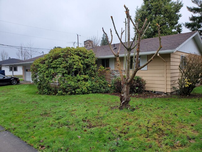 Building Photo - 3BD / 1.5BA Completely Remodeled Ranch with HUGE Backyard!