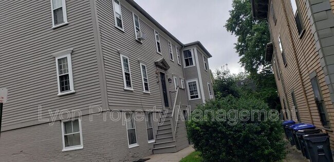 Building Photo - 39 Bowen St