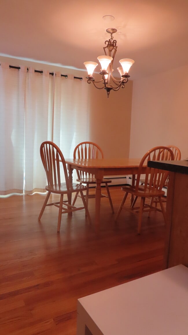 Dining Room - 2631 S University Blvd