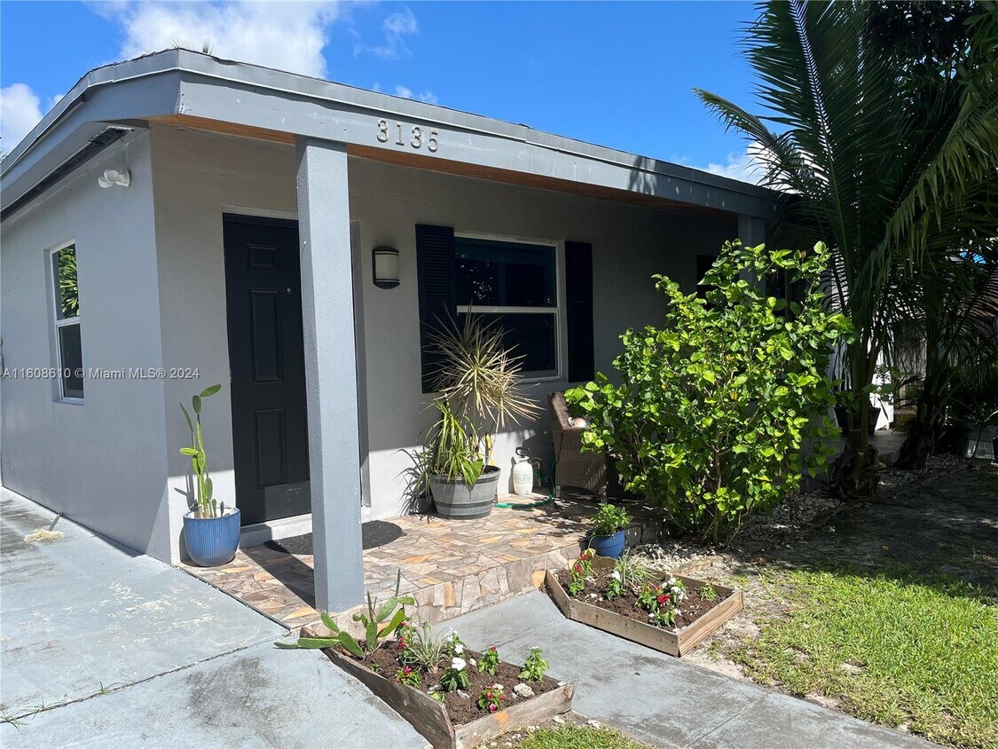 Primary Photo - 3135 SW 64th Ave