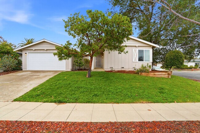 Foto del edificio - Large Home with Pool