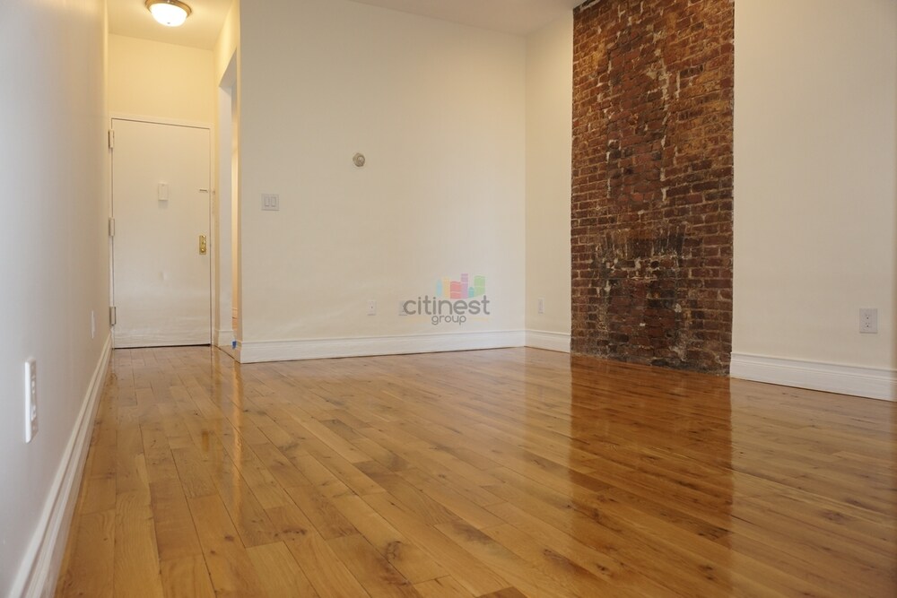 Primary Photo - 807 Bergen St