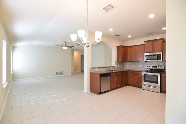Building Photo - 926 Hobby Rd
