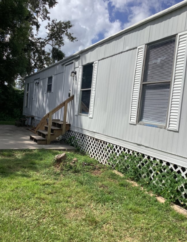 Building Photo - 2537 Lakeview St