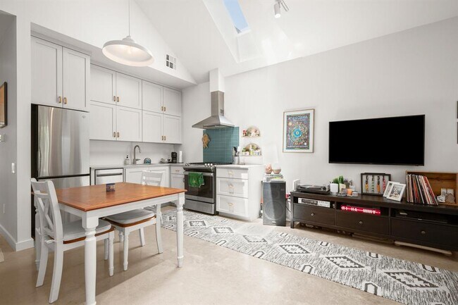 Foto del edificio - 5311 Grover Ave