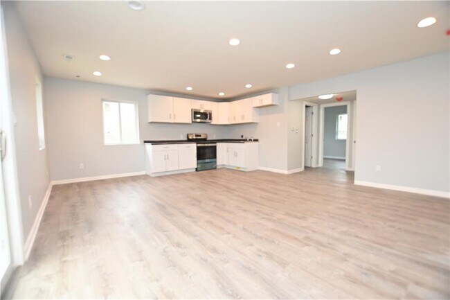 Foto del edificio - 6245 E 11th St