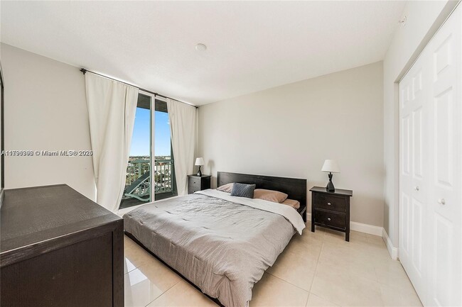 Foto del edificio - 275 NE 18th St