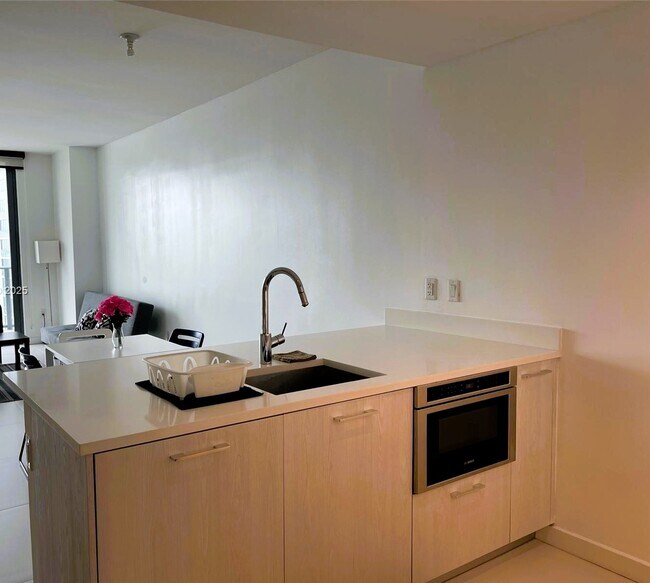 Foto del edificio - 501 NE 31st St