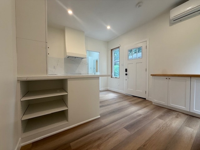 Building Photo - 518 Pinetree Dr