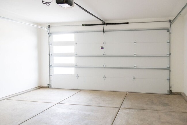 Building Photo - Spacious 4-Bed Home in Sage Canyon