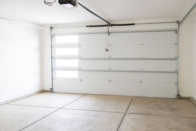 Foto del edificio - Spacious 4-Bed Home in Sage Canyon