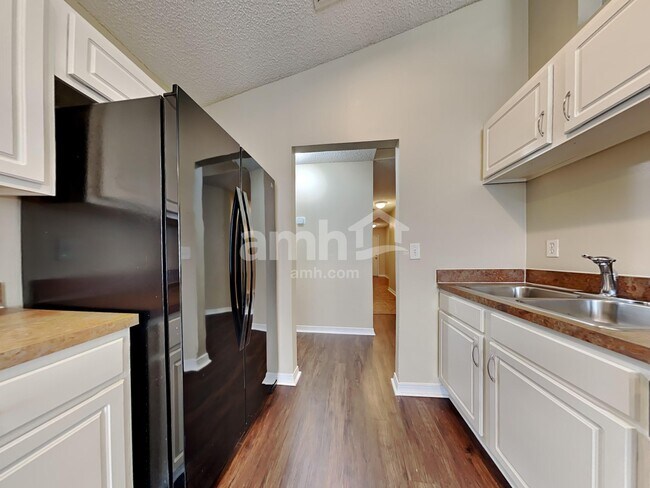 Building Photo - 1629 Sugarpine Dr