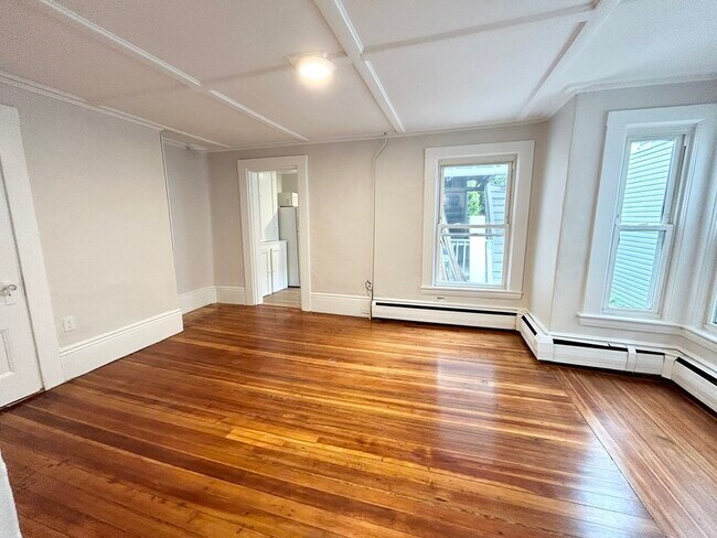 Building Photo - 13 Saratoga St