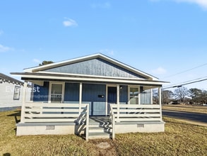 Building Photo - 3335 31st Pl N