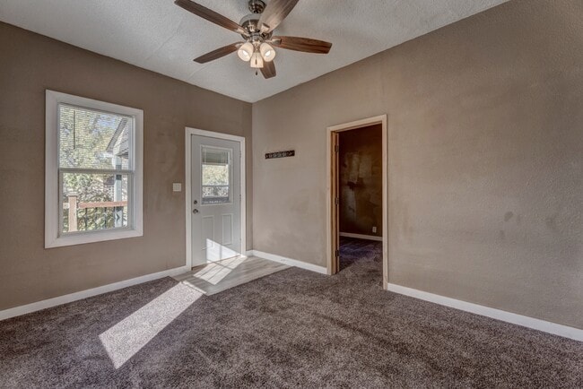 Foto del edificio - 812 Allen Ave