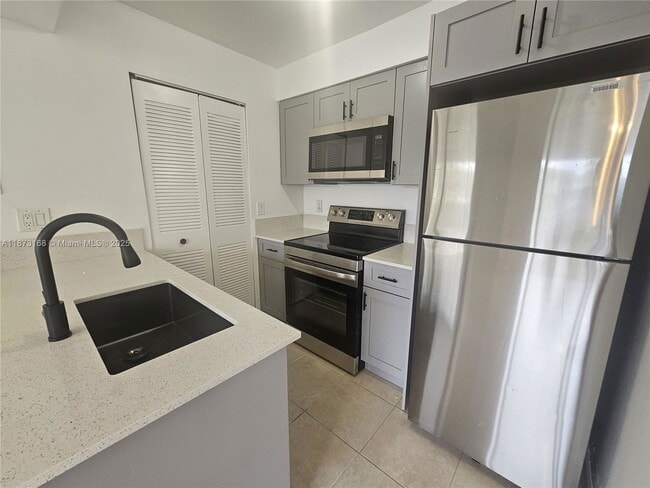 Building Photo - 1247 SW 46th Ave
