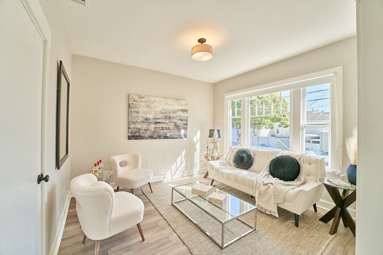 Primary Photo - 1215 Eagle Ave #A - 2+ bedroom | 1 bath | ...