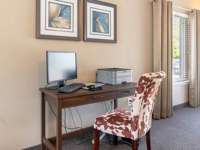Business Center - Hamilton Trace Apartments