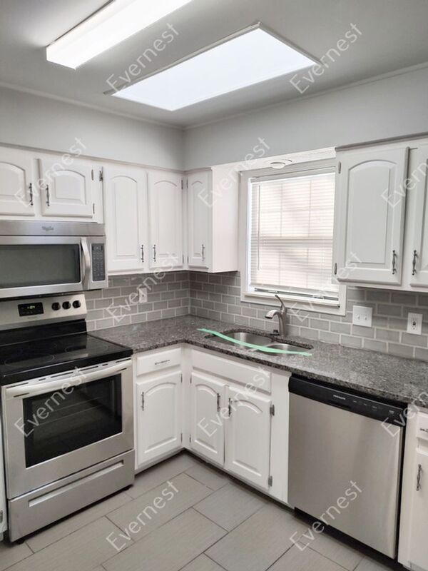 Building Photo - 8109 NE 51st St