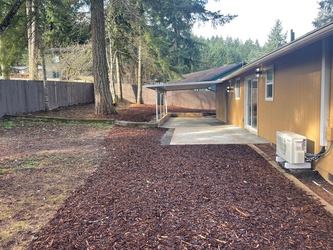 Foto del edificio - 3 Bedroom 2 Bathroom with 2 Car Garage in ...